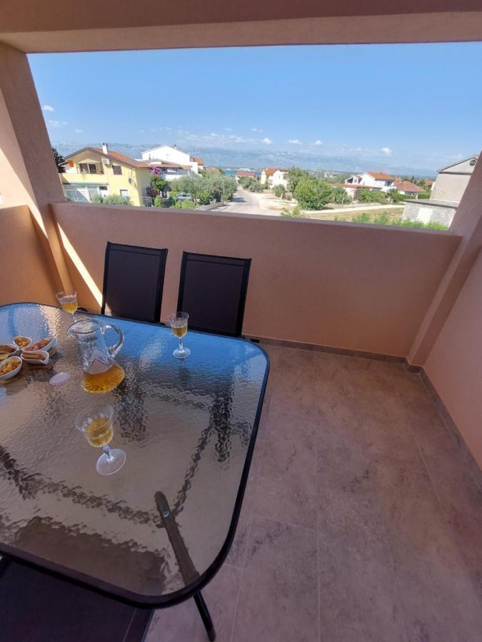 Holiday Home Aria Nin Bagian luar foto