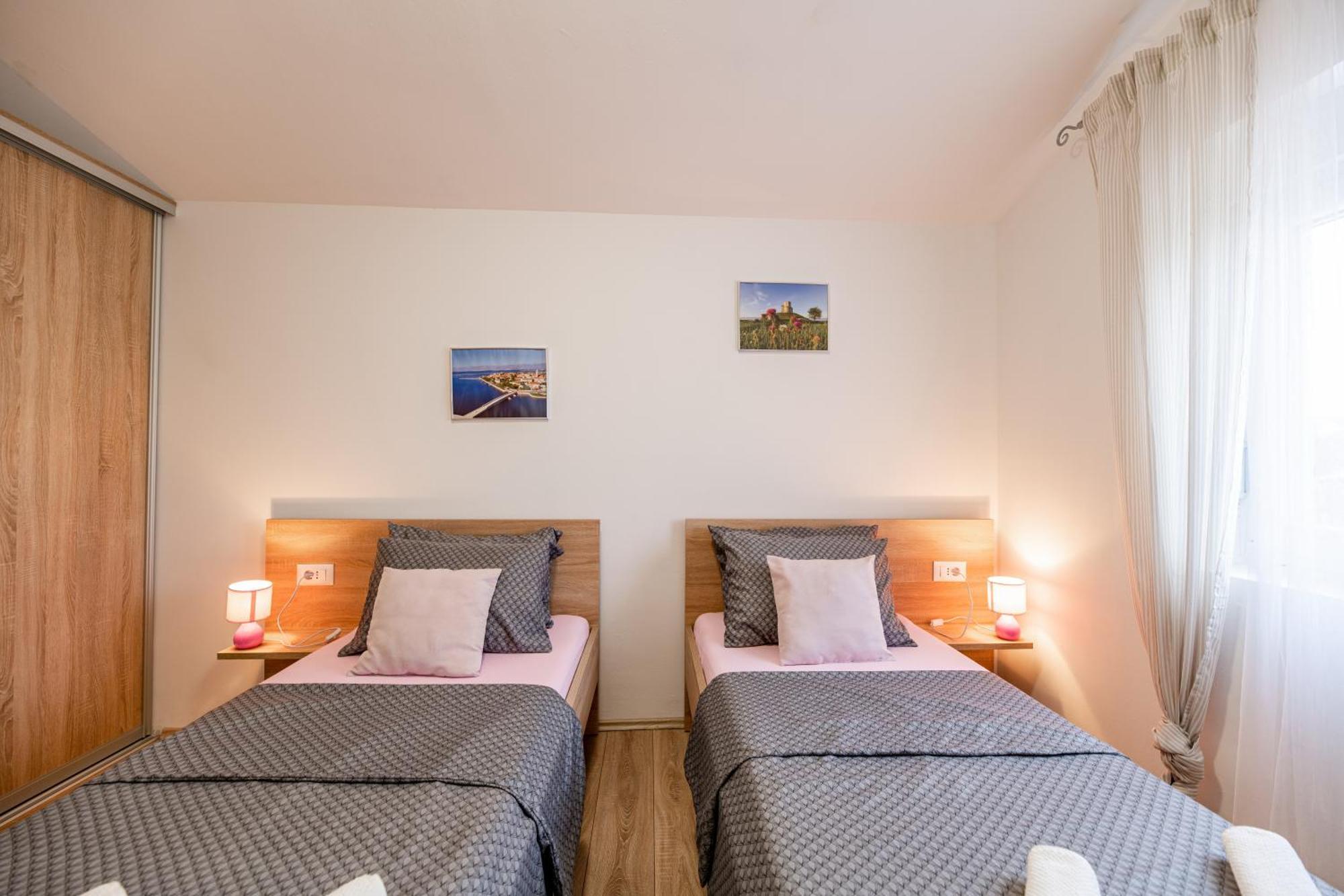 Holiday Home Aria Nin Bagian luar foto